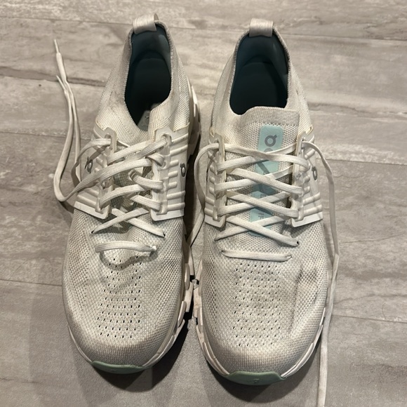 Women’s On Cloud tech running sneakers size 11 - Picture 2 of 6